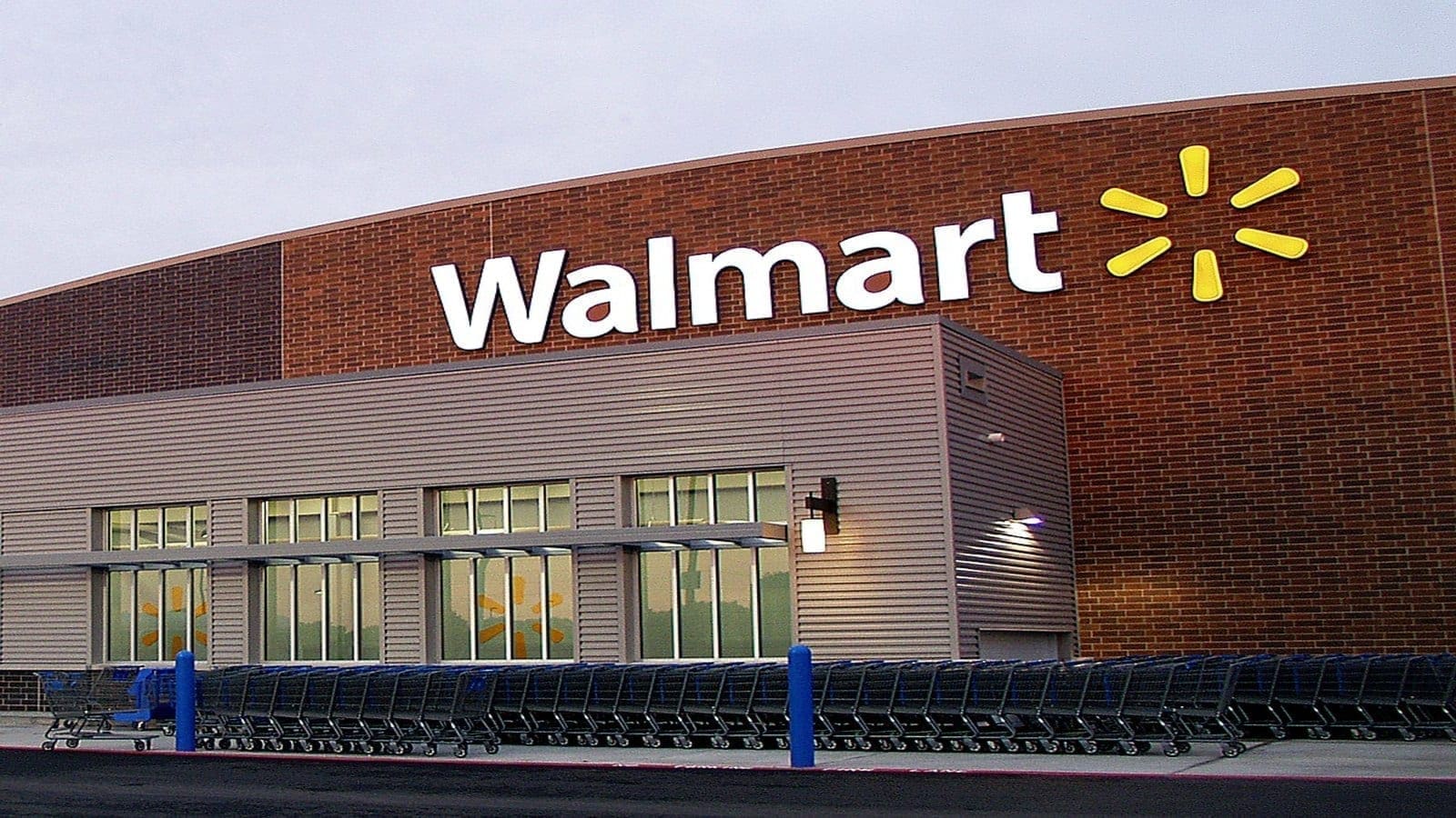 US retail giant Walmart rolls out new stores integrating online and offline shopping