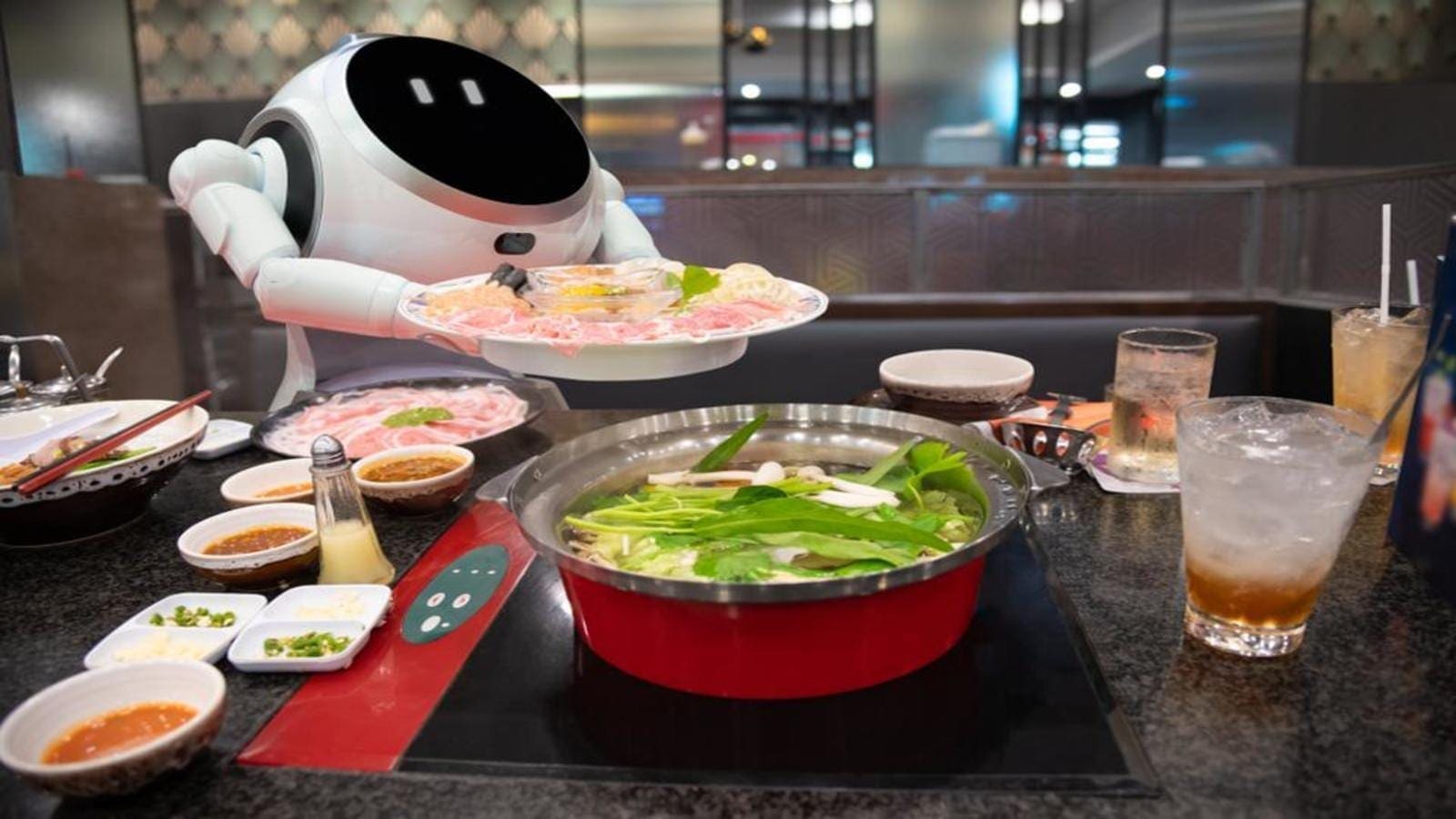 New era in the food industry as World’s first AI-based robotic restaurant opens in the US state of Illinois