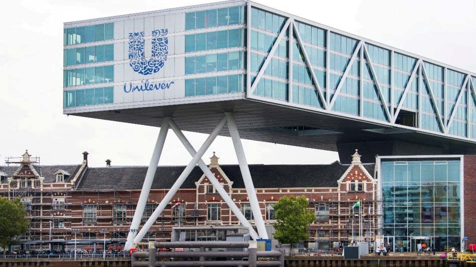 Unilever shareholders vote in favour of climate action plan