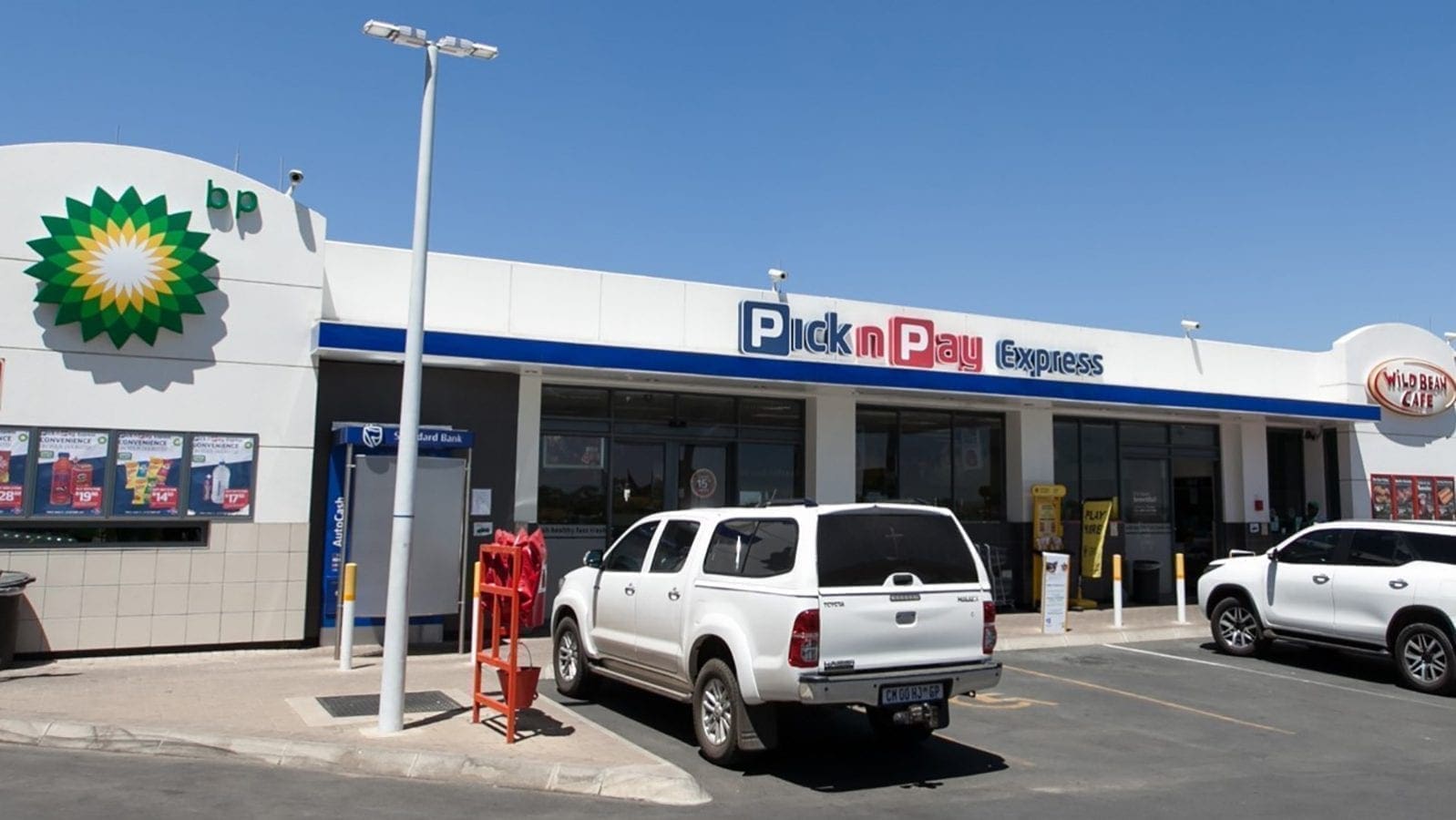 South Africa issues petroleum company bp with liquor licence first of