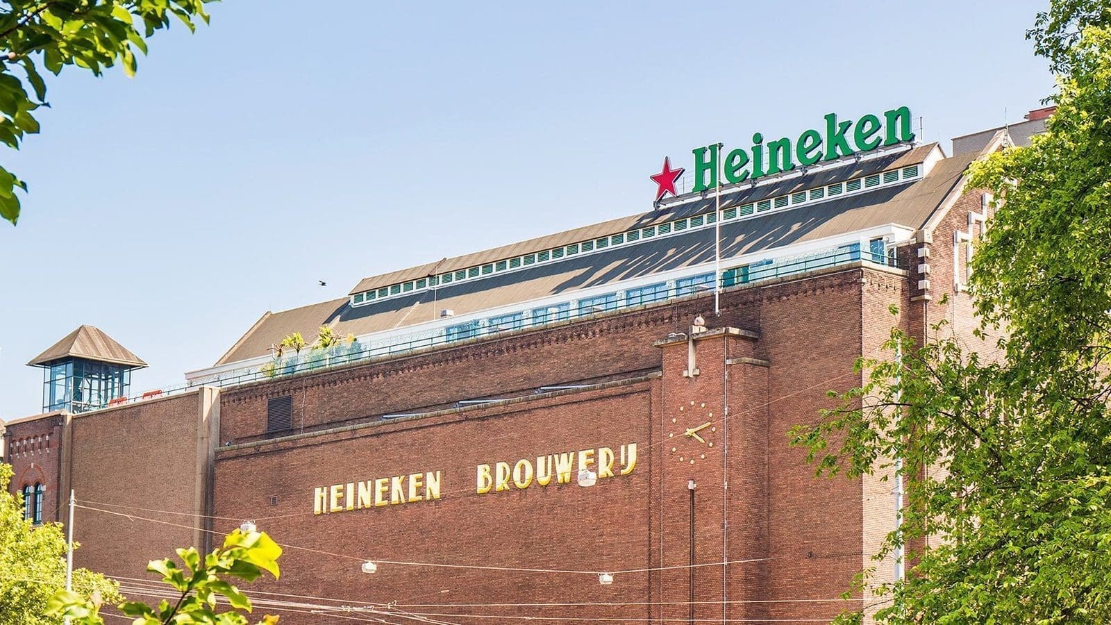 Heineken posts strong full year results, casts doubt on 2023 margin goal due to inflation pressures 