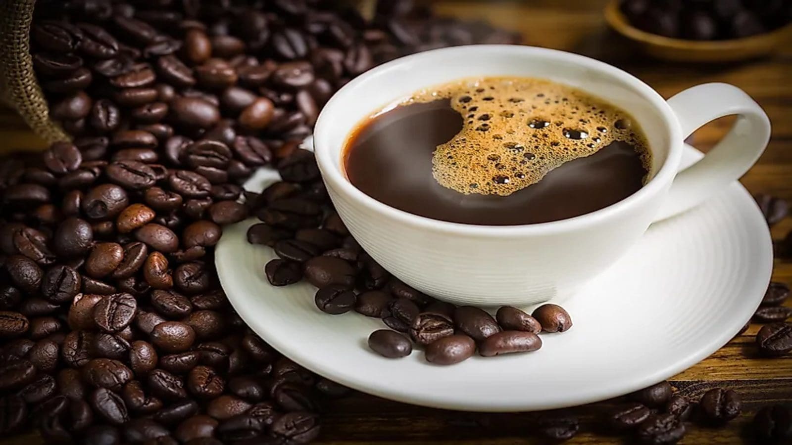Coffee drinking lowers mortality rate by around 30%, finds UK study