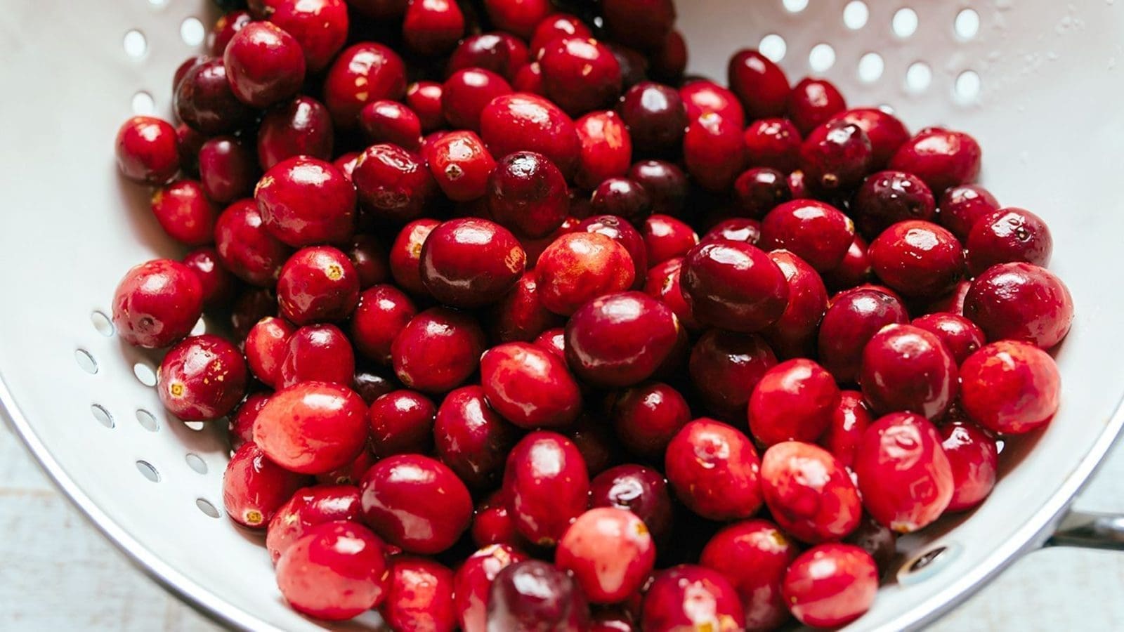 Polyphenol-rich cranberries improves memory and brain function in older adults: new study finds