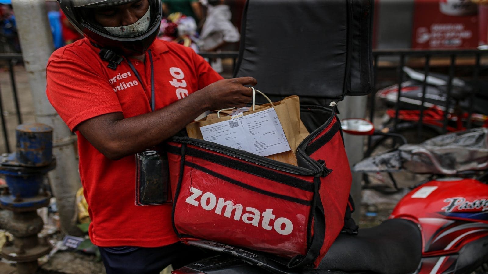 Zomato’s loss contracts to ₹251 crore backed by sharp rise in income from food delivery